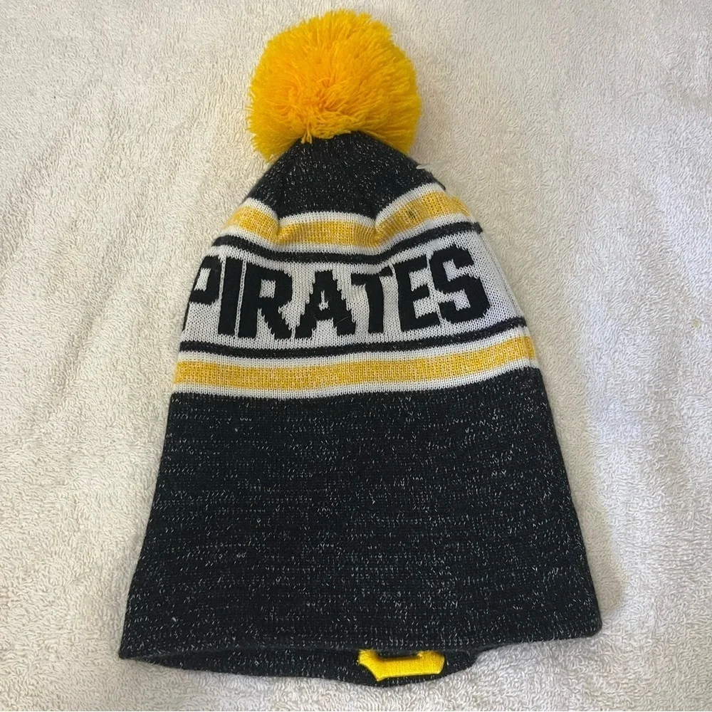 New Era Pittsburgh Pirates Youth Beanie with Yellow Pom